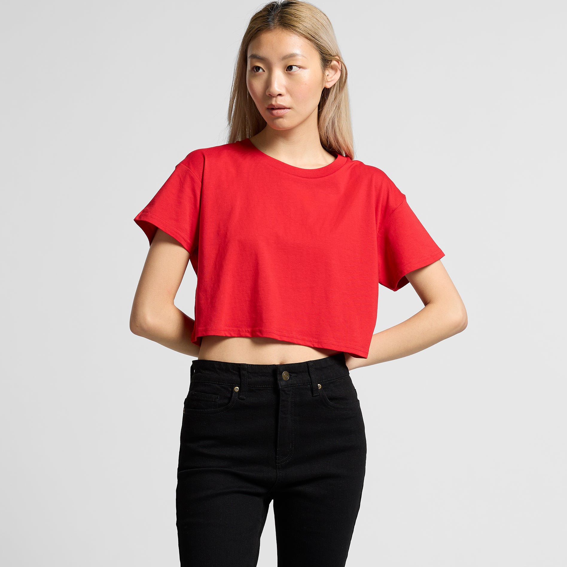Verse Crop model loose