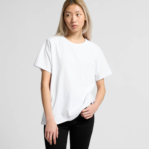 Base Tee model loose