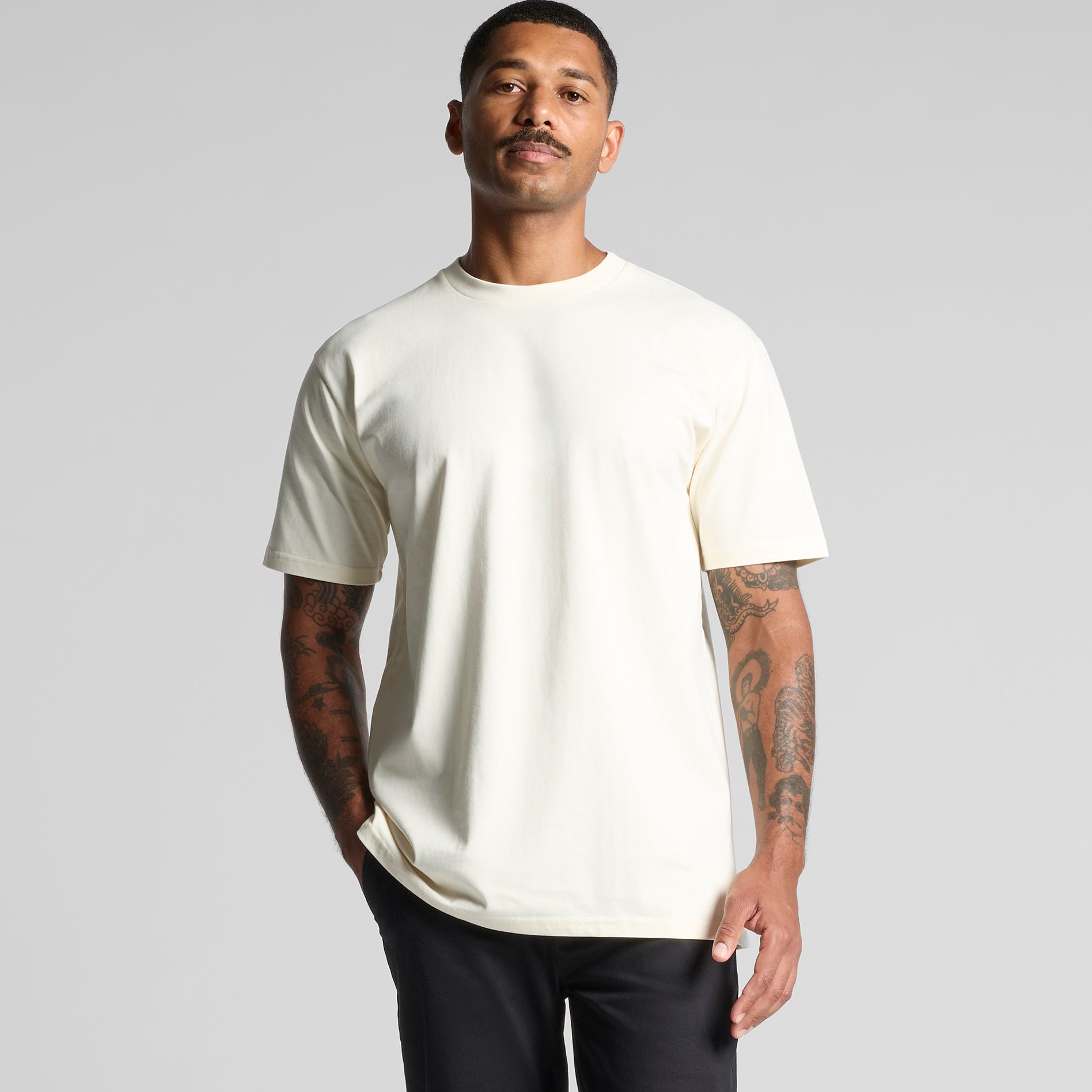 Atlas Tee model loose