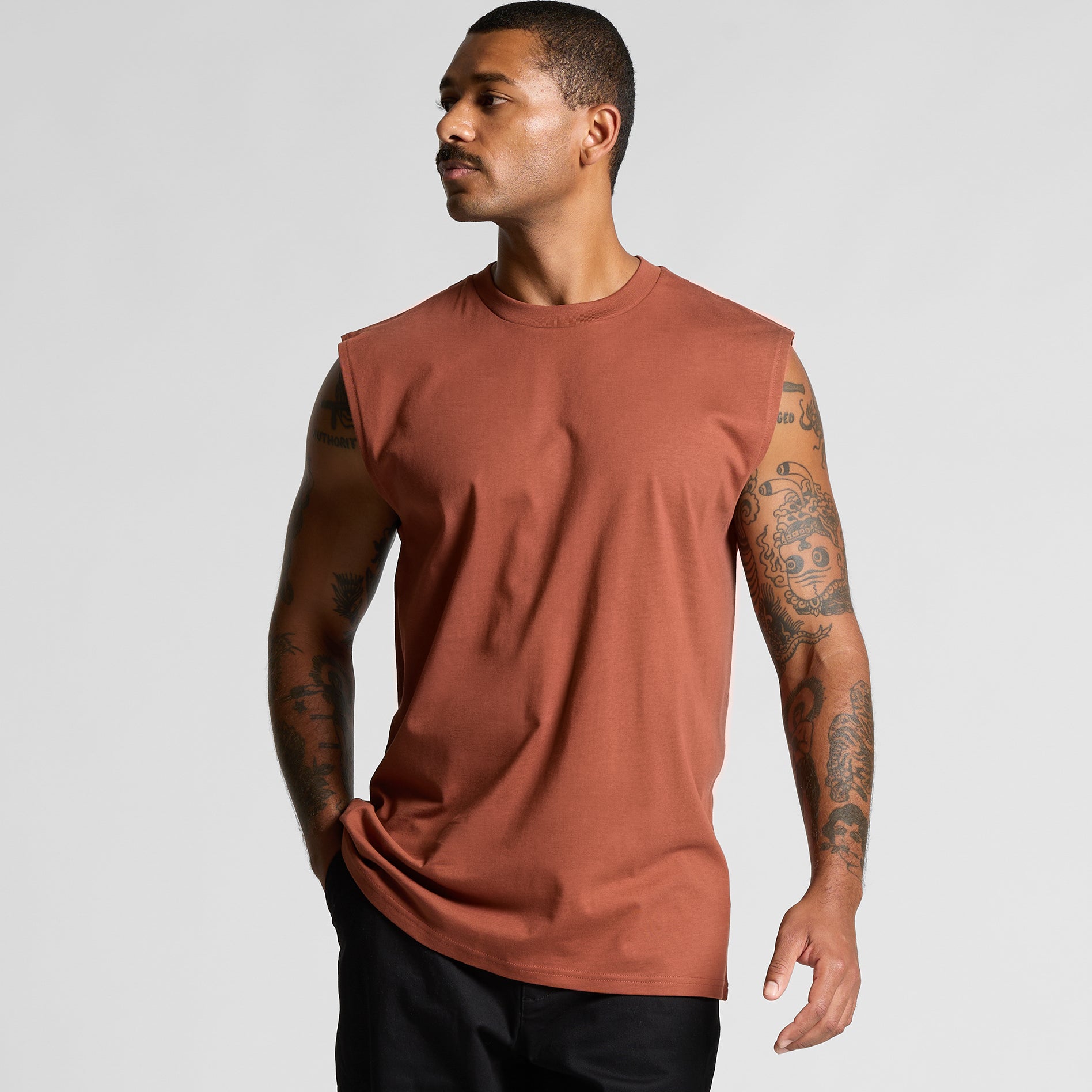 Crest Vest model loose