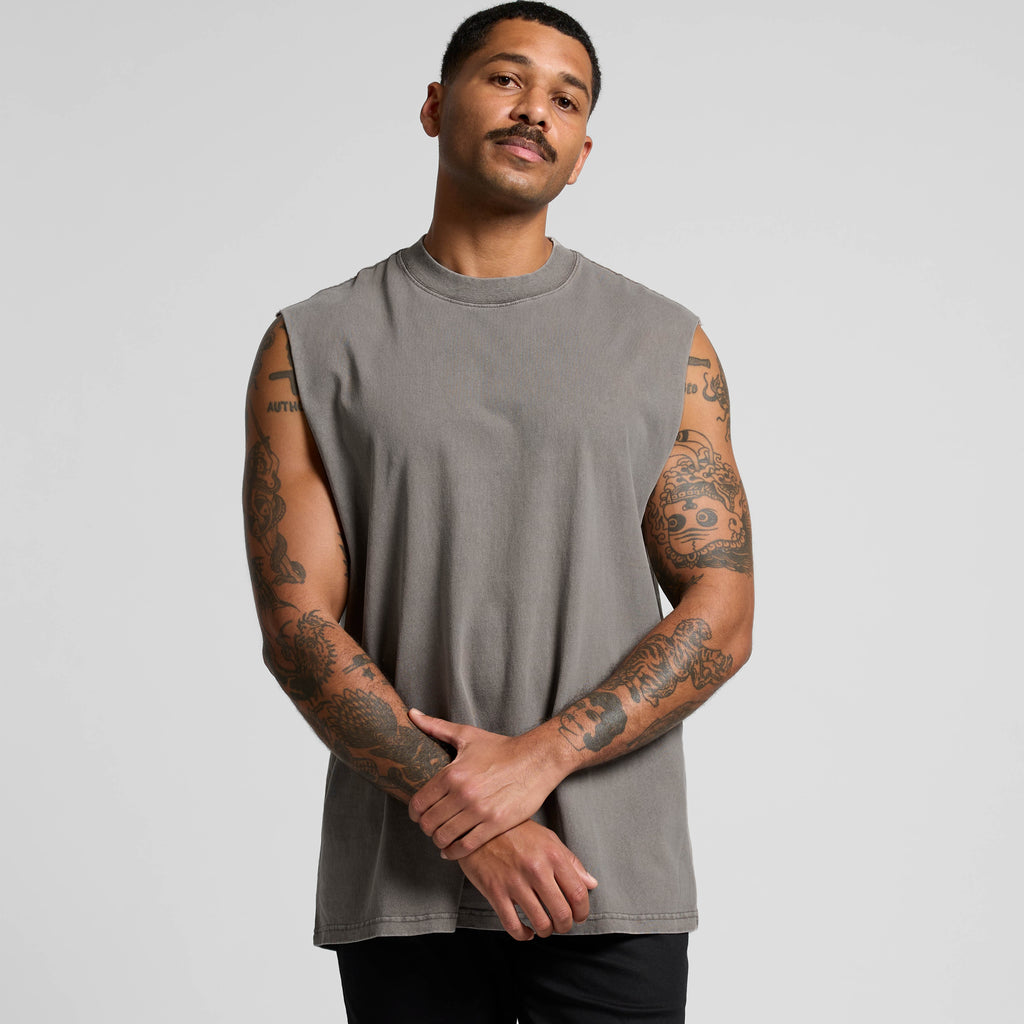 Dub Tee model loose