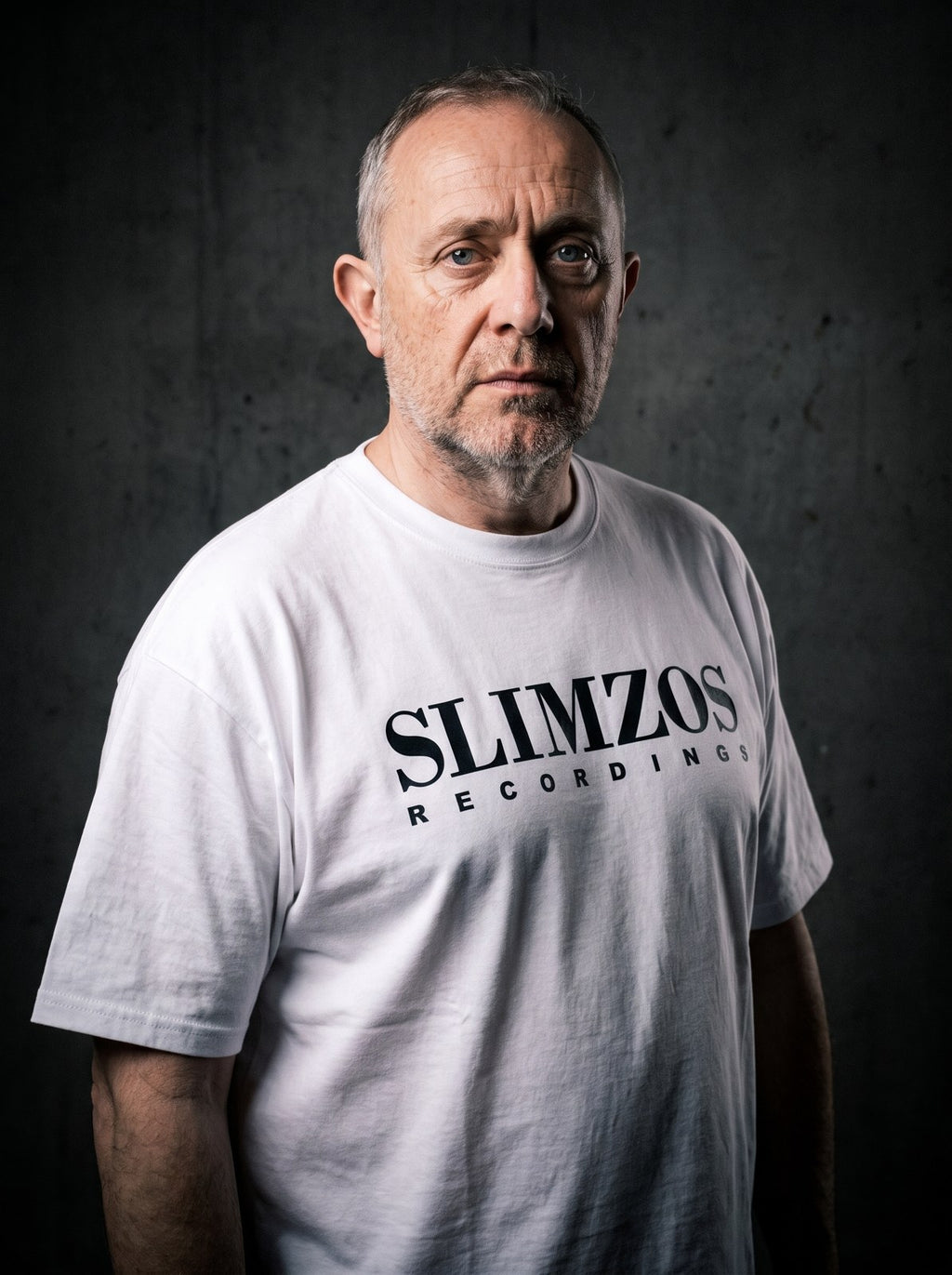 slimzos-tee-white-black editorial