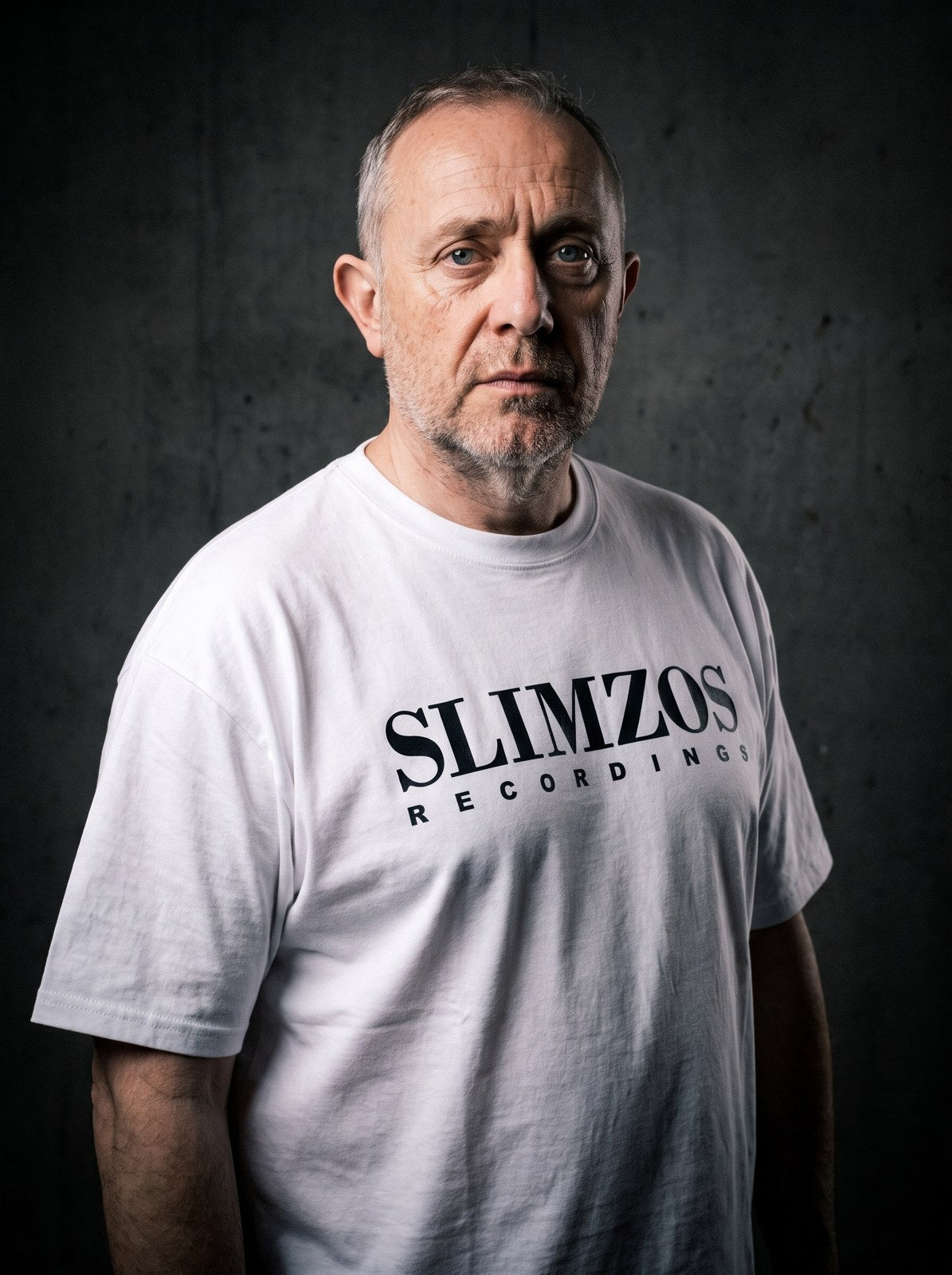 slimzos-tee-white-black editorial