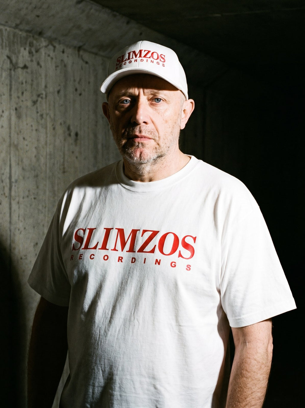 slimzos-tee-white-red editorial