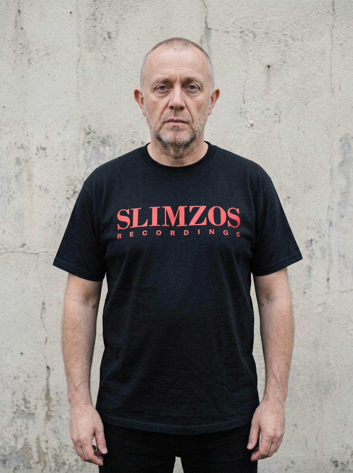 slimzos-tee-black-red street