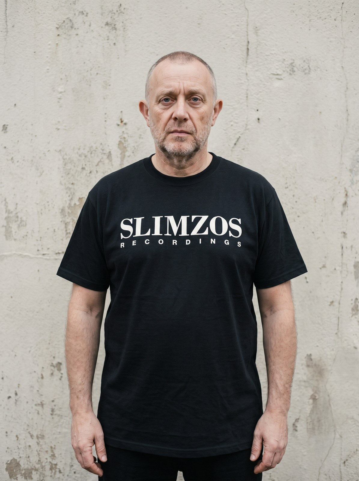 slimzos-tee-black-white street